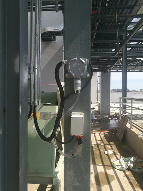 固定在線監(jiān)測型二氯甲烷檢測儀安裝現(xiàn)場圖