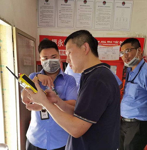 安全救援便攜式多合一可燃有毒氣體檢測(cè)儀